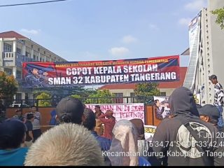 Aksi Damai Aliansi Masyarakat Bersatu di SMAN 32, Massa Tuntut Transparansi Penerimaan Siswa Baru