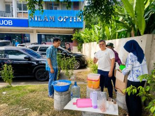 Warung 2000 Lillah Terus Berbagi untuk Masyarakat
