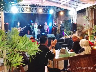 Panbers Hadirkan Malam Nostalgia: Lagu Legendaris Mengalun Meriah di Meetpoint Resto Tangerang